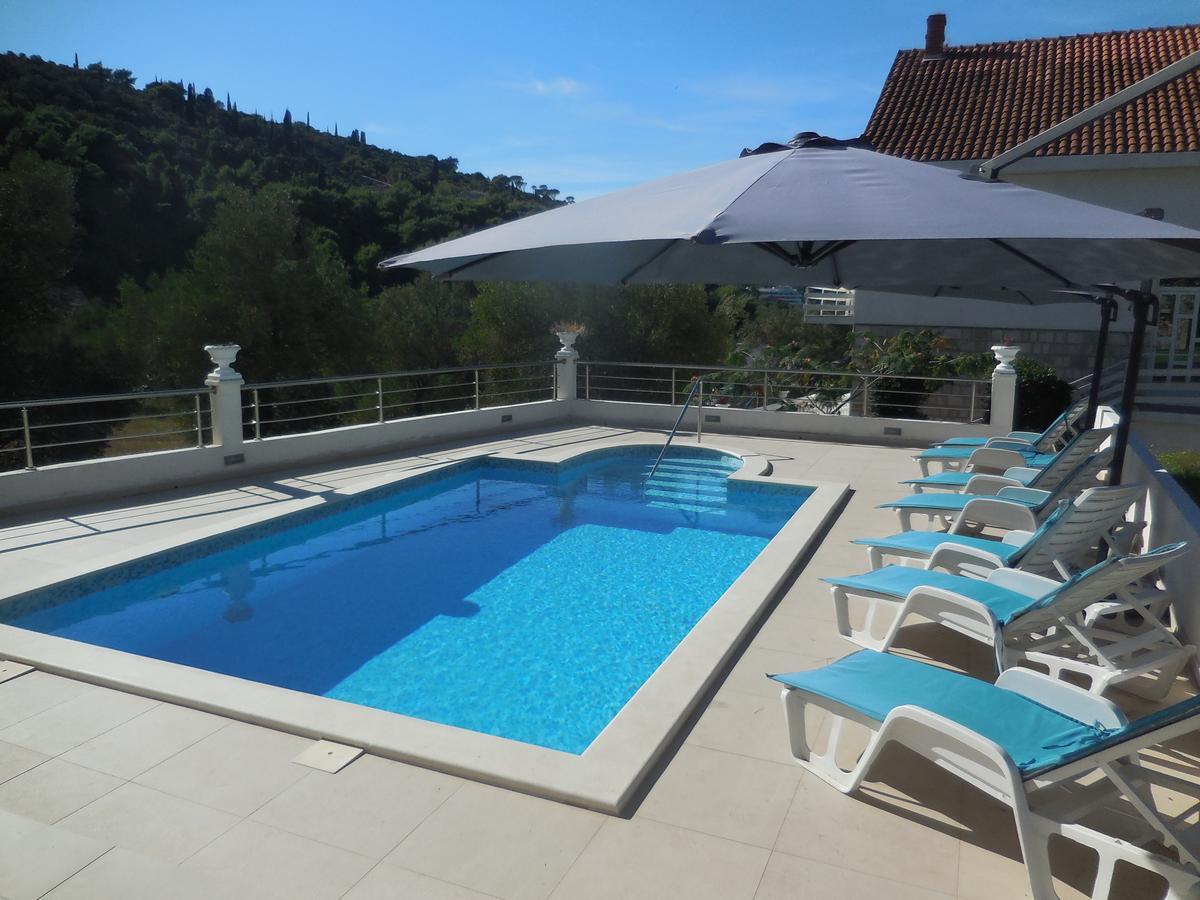 Pensiune White House 4*